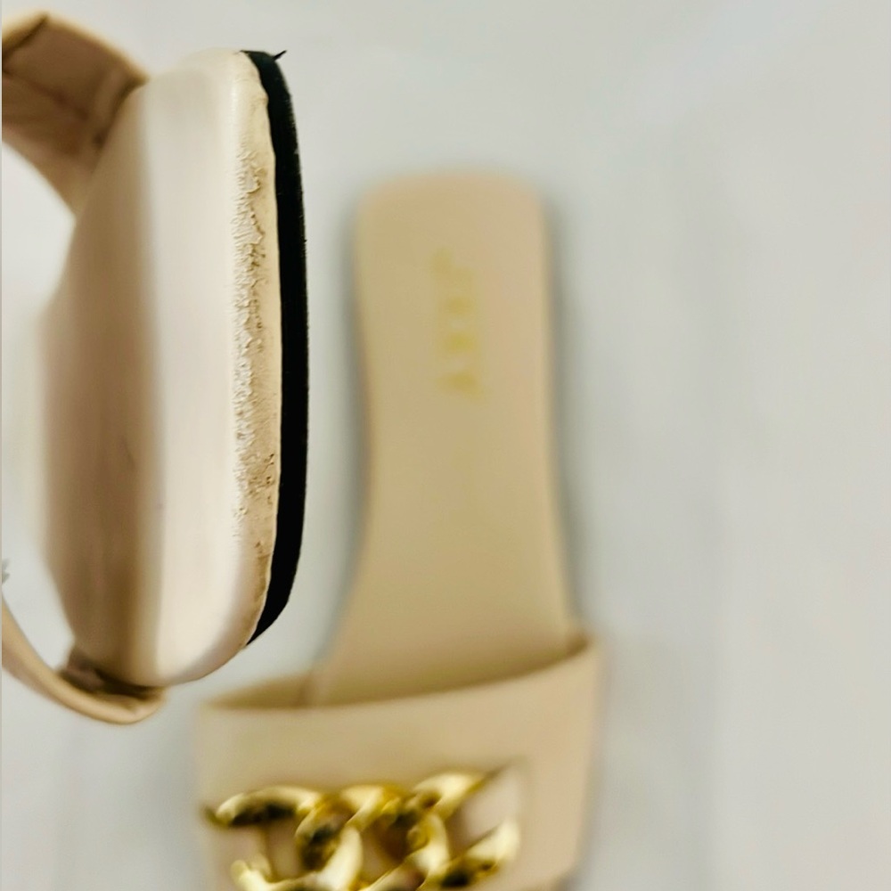 JXXY~Cream Slides with Gold Chain - Picture 3 of 8